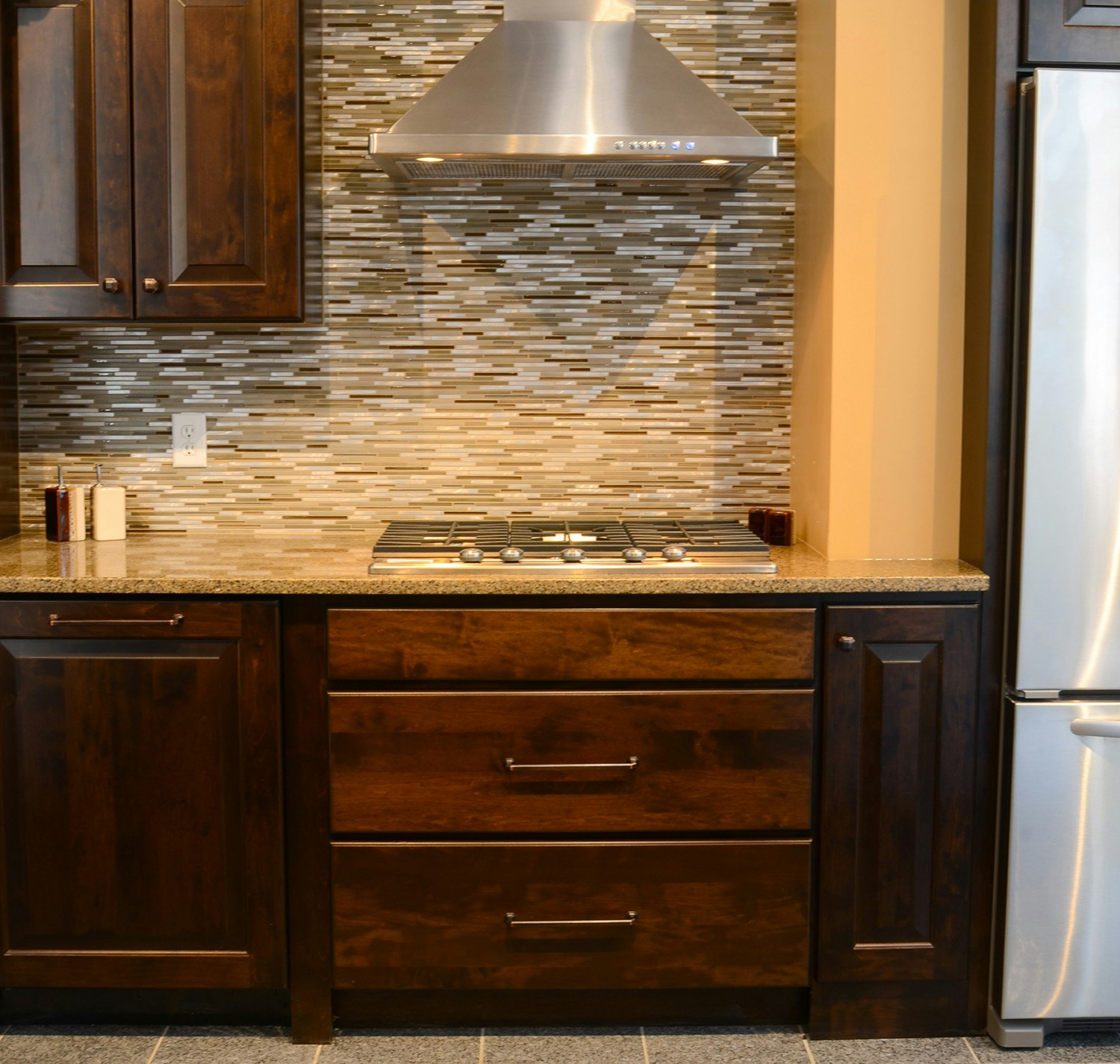 Kitchens cabinets gallery photo featuring a Washington, Maple, Auburn finished product.