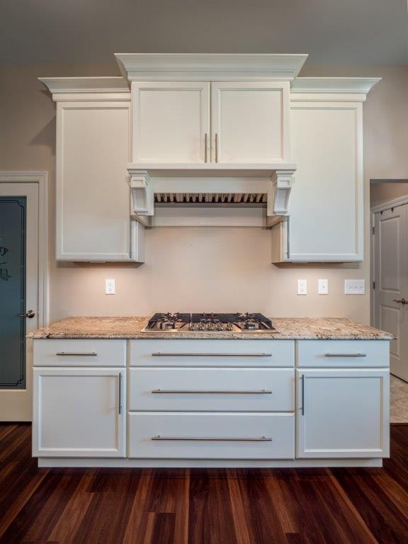 Kitchens cabinets gallery photo featuring a Princeton, Maple, Macadamia finished product.