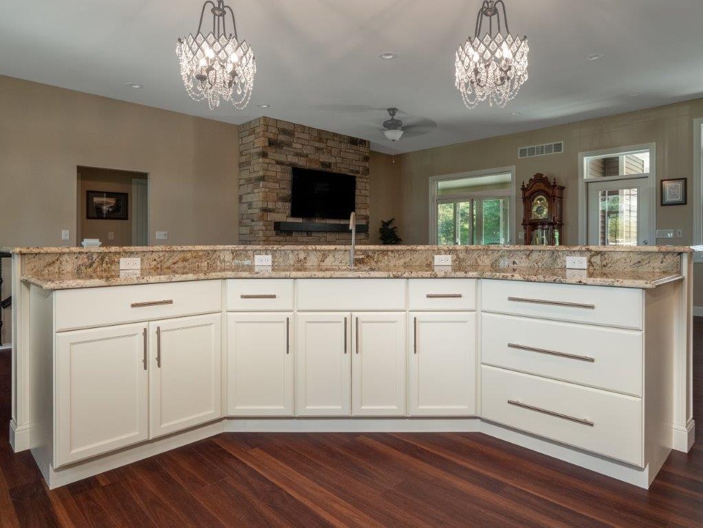 Kitchens cabinets gallery photo featuring a Princeton, Maple, Macadamia finished product.