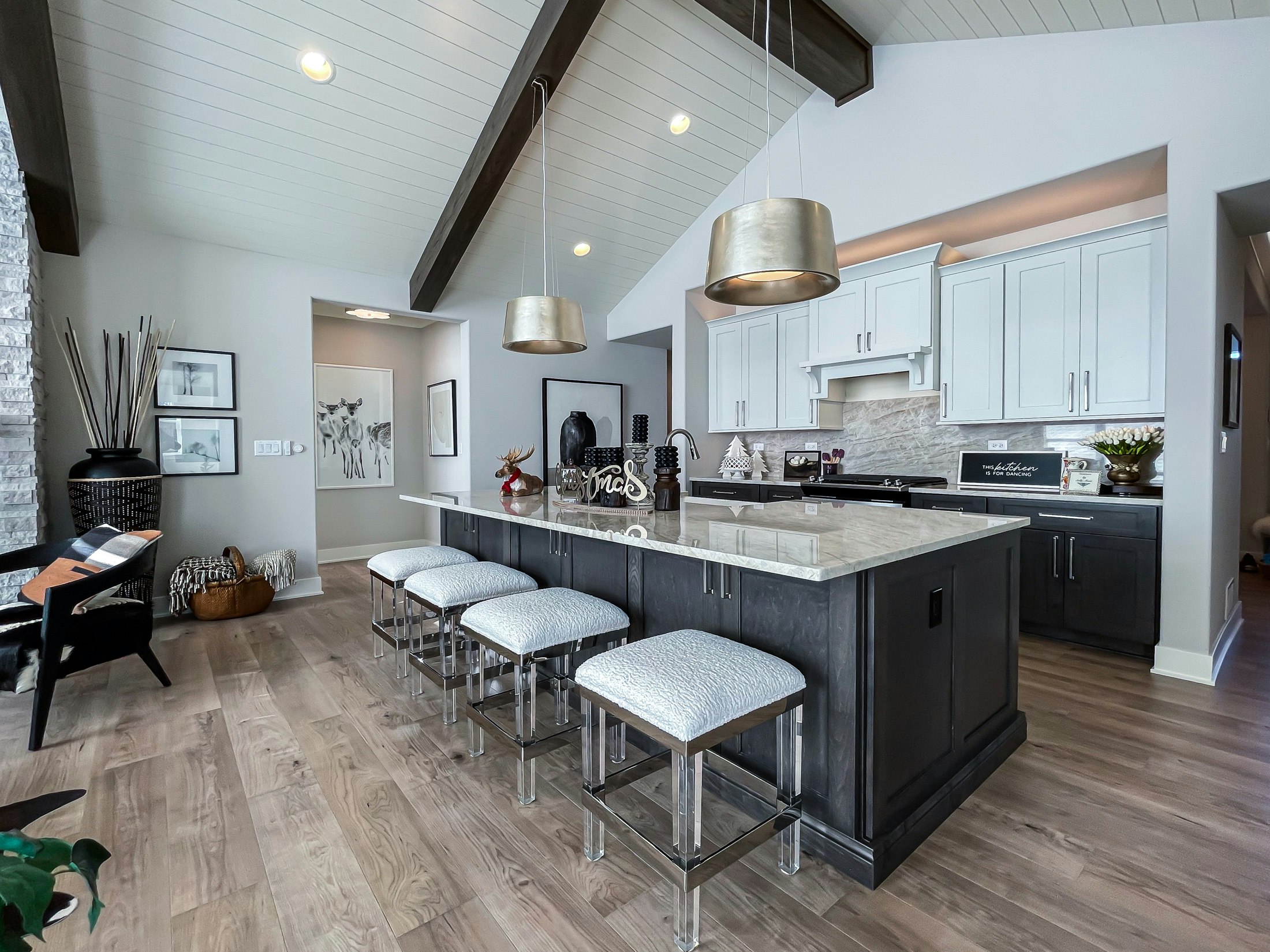 Kitchens cabinets gallery photo featuring a Dawson, Maple, Macadamia + Graphite finished product.