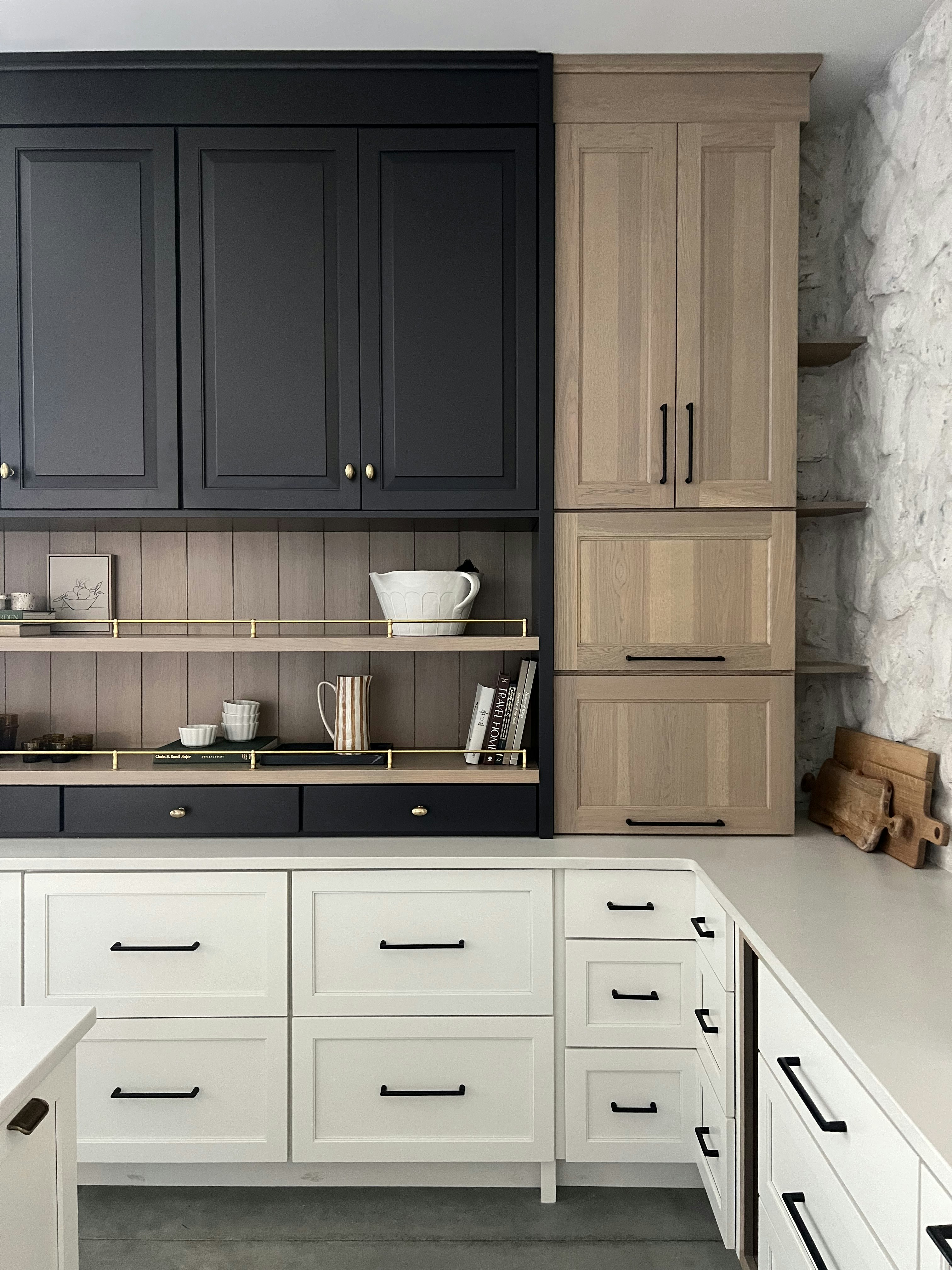 Kitchens cabinets gallery photo featuring a Kenley + Dover, Maple, Kettle + Macadamia finished product.