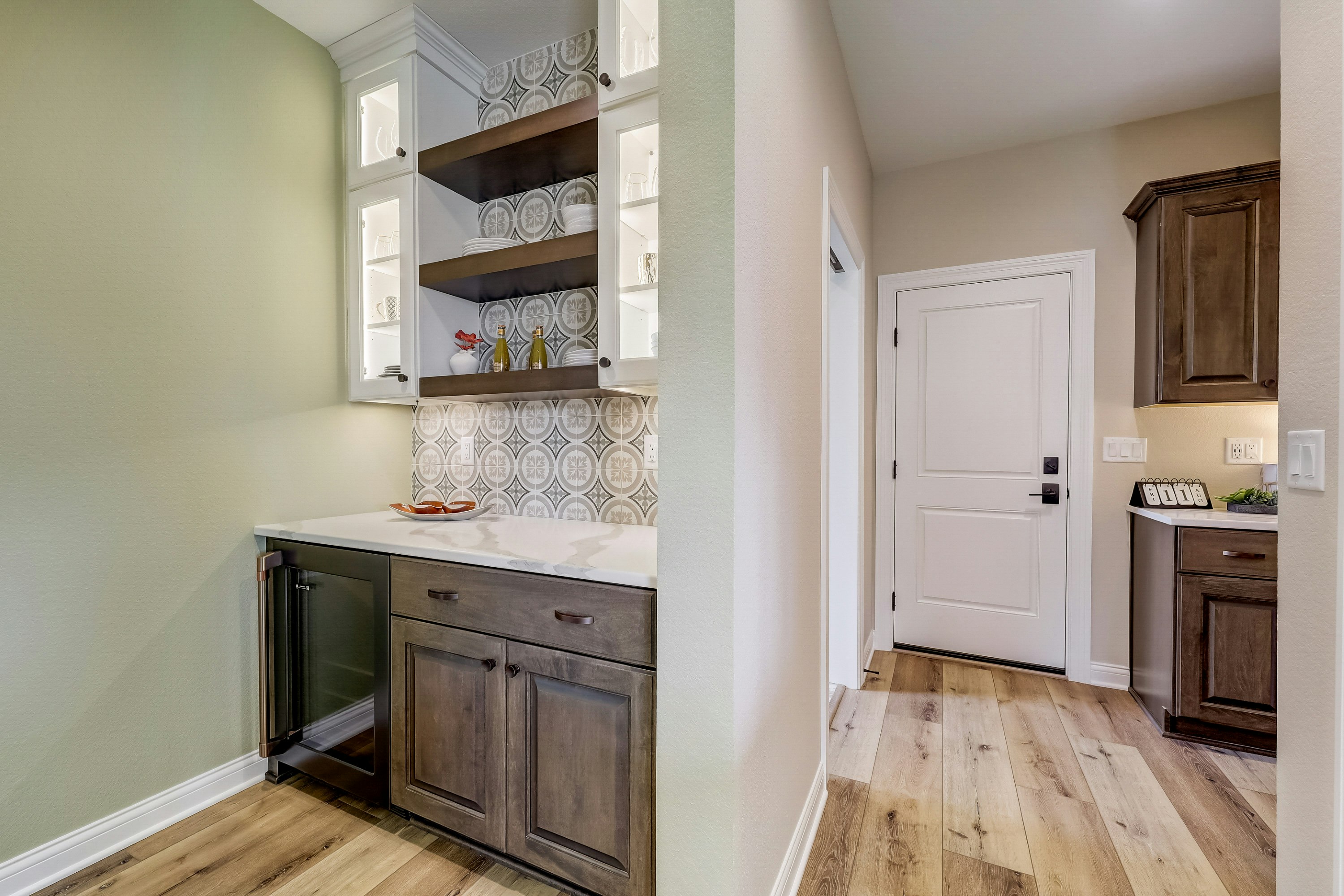 Kitchens cabinets gallery photo featuring a Harvard, Maple, Driftwood + Lily finished product.