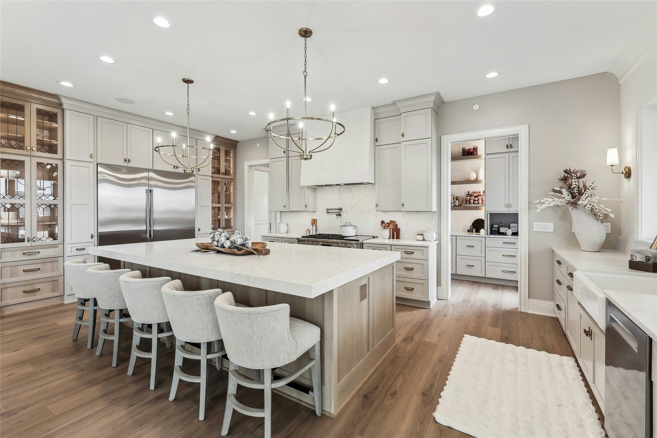 Kitchens cabinets gallery photo featuring a Dover, Quartersawn White Oak, Bisque finished product.