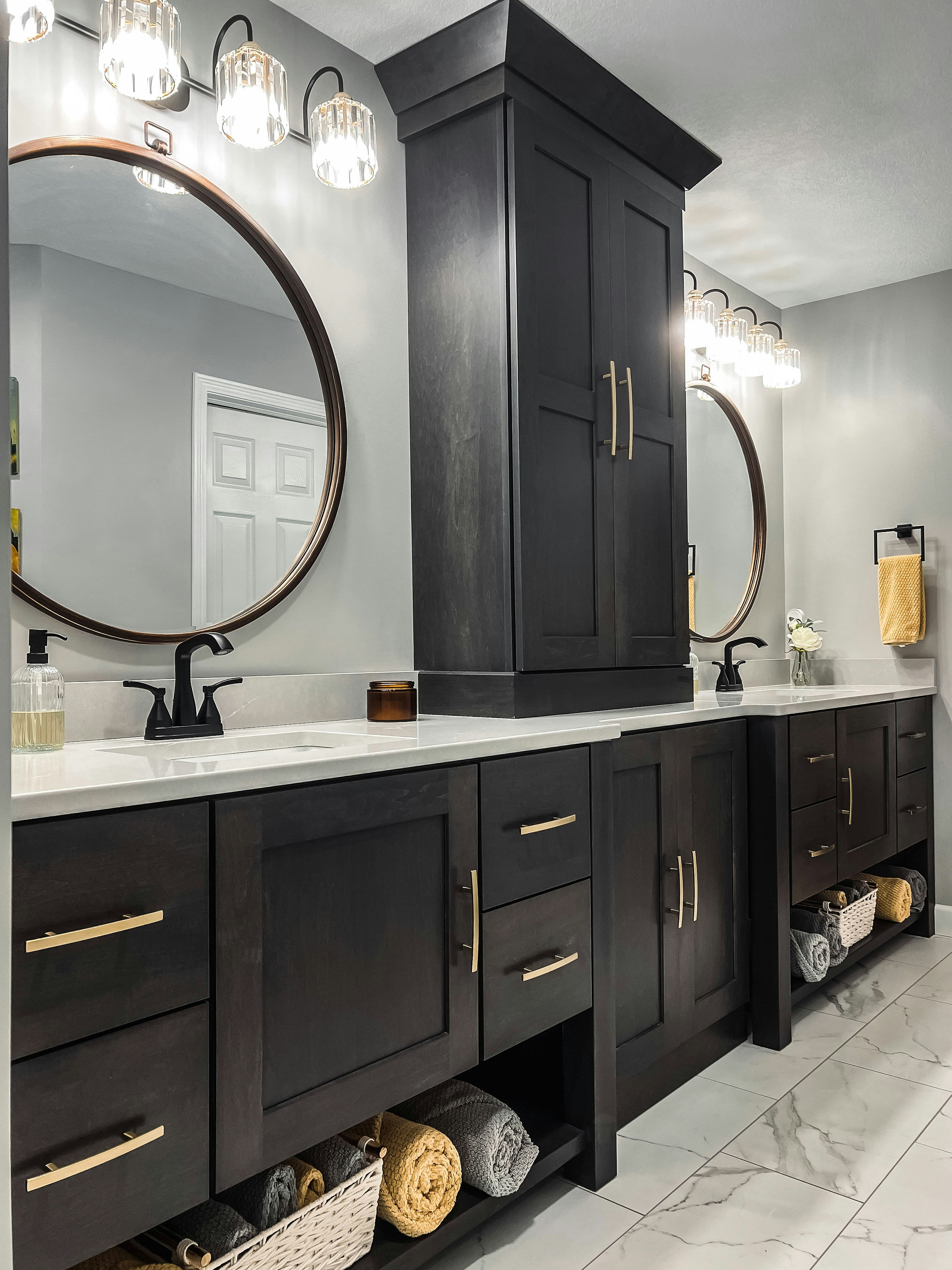 Bathrooms cabinets gallery photo featuring a Lincoln, Maple, Graphite finished product.