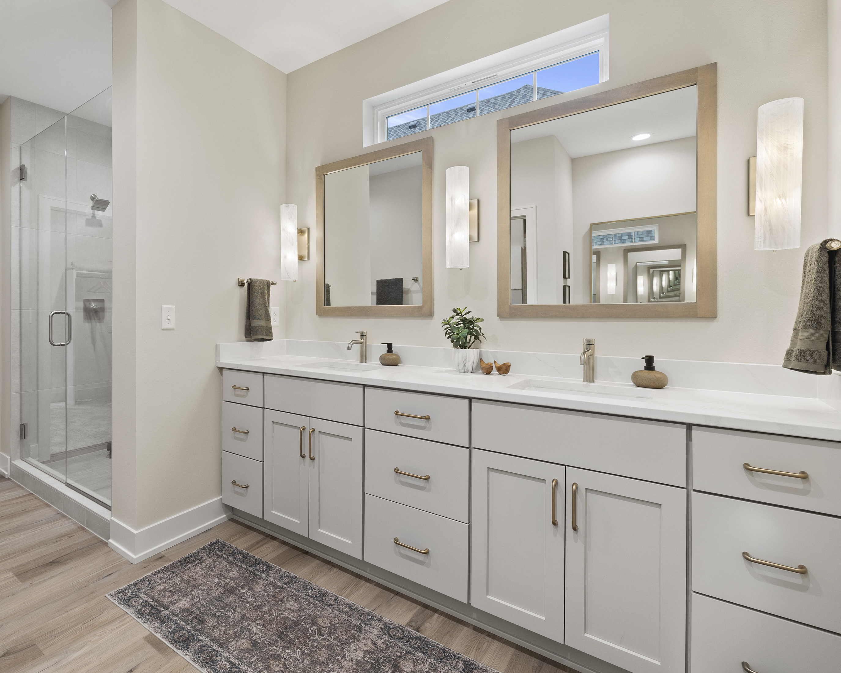 Lexington • Painted Maple • Macadamia