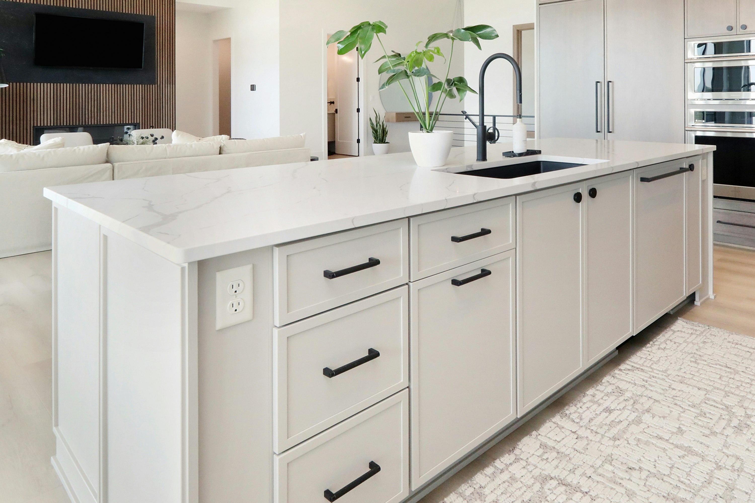 Kitchens cabinets gallery photo featuring a Alpine, Painted Maple, Lily finished product.