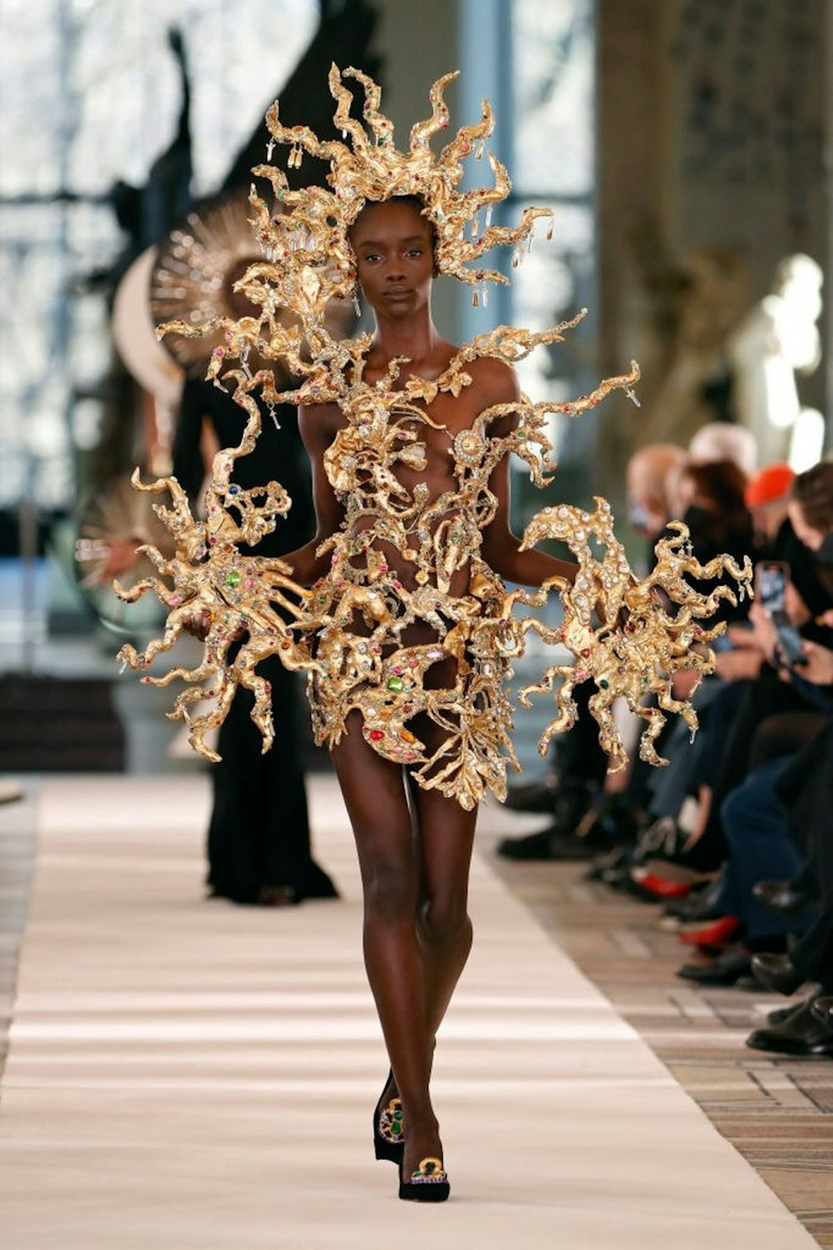 Schiaparelli ouvre la semaine de la haute couture à Paris