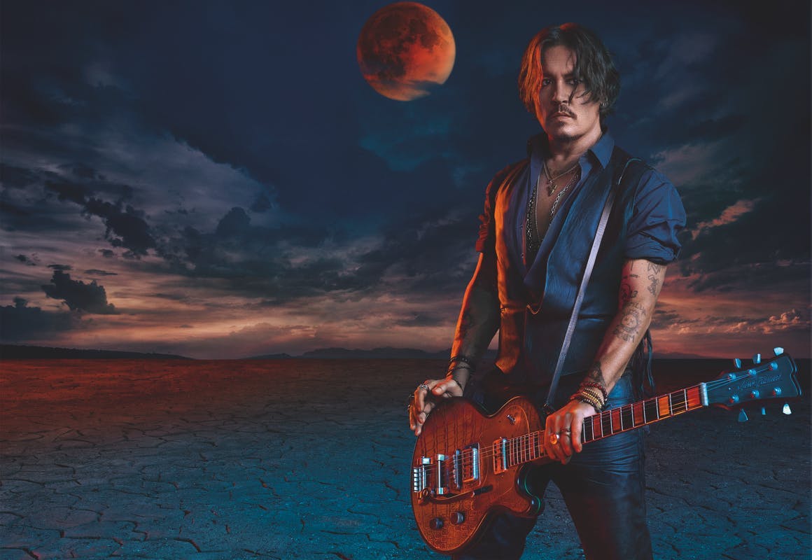 Johnny Depp tiếp tục là gương mặt đại diện cho nước hoa Dior Sauvage mới