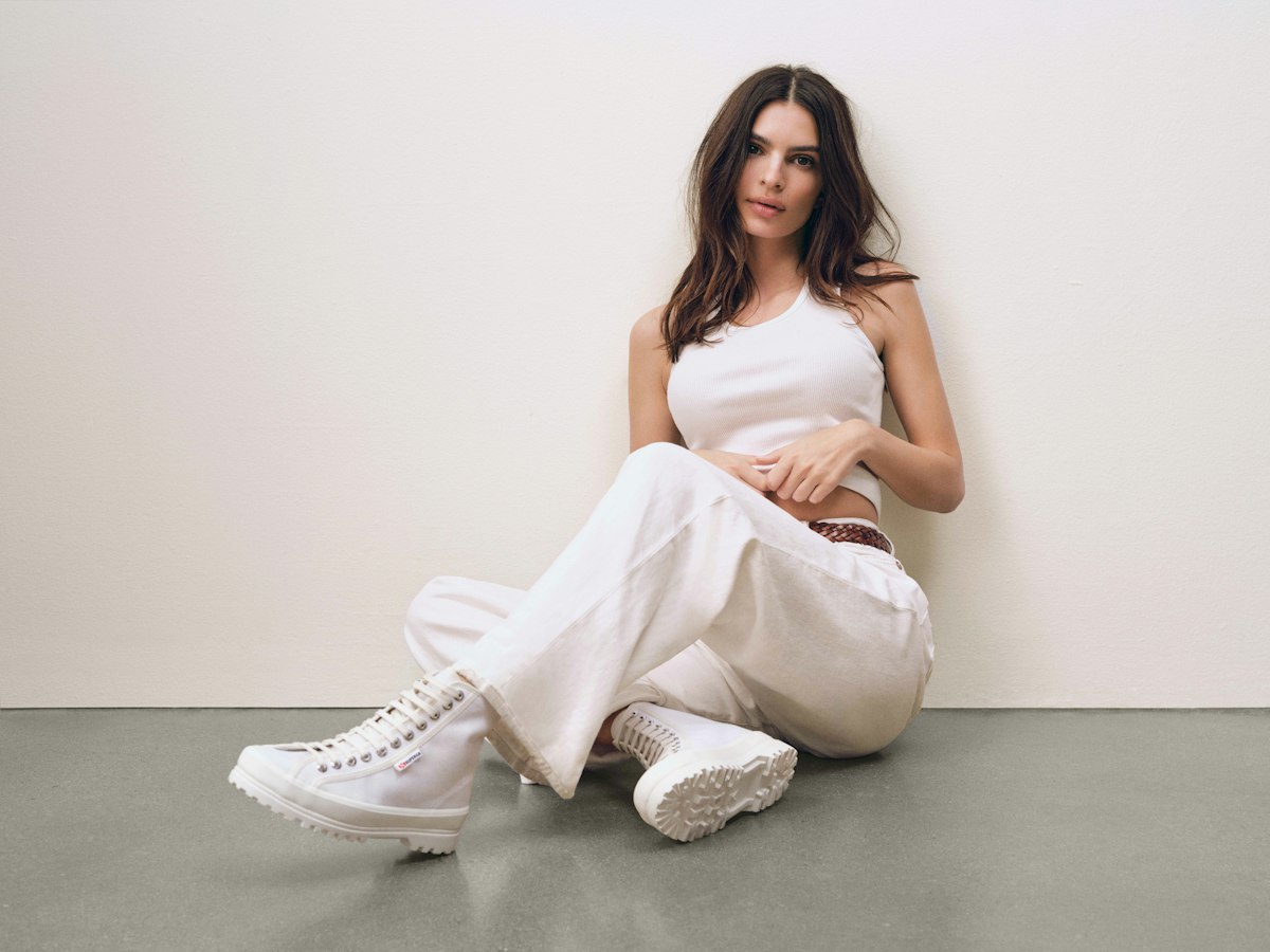 L'O Love: Bạn có muốn sở hữu đôi giày thể thao mới do Emily Ratajkowski ...