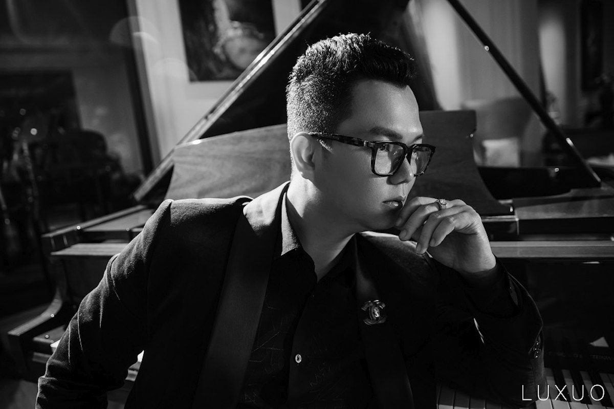 Đạo diễn Long Kan: 
