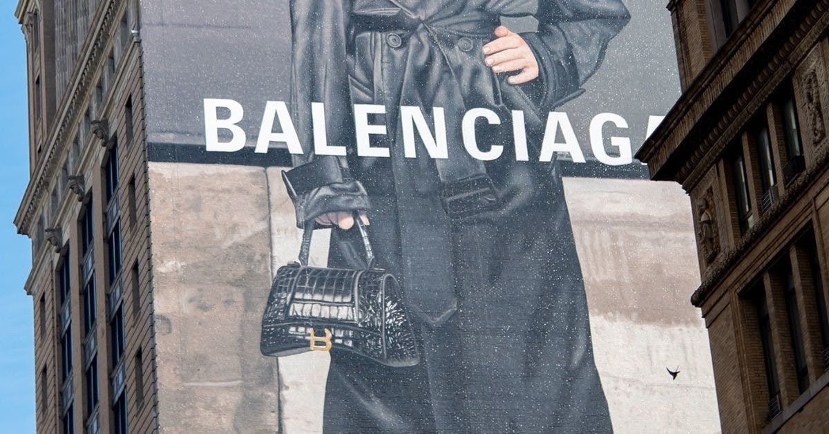 Balenciaga đệ đơn kiện bên thực hiện chiến dịch, nhưng liệu có thoát khỏi  khủng hoảng?