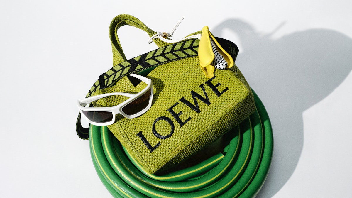 Chưa có chiếc túi cói nào được yêu thích như túi cói của LOEWE