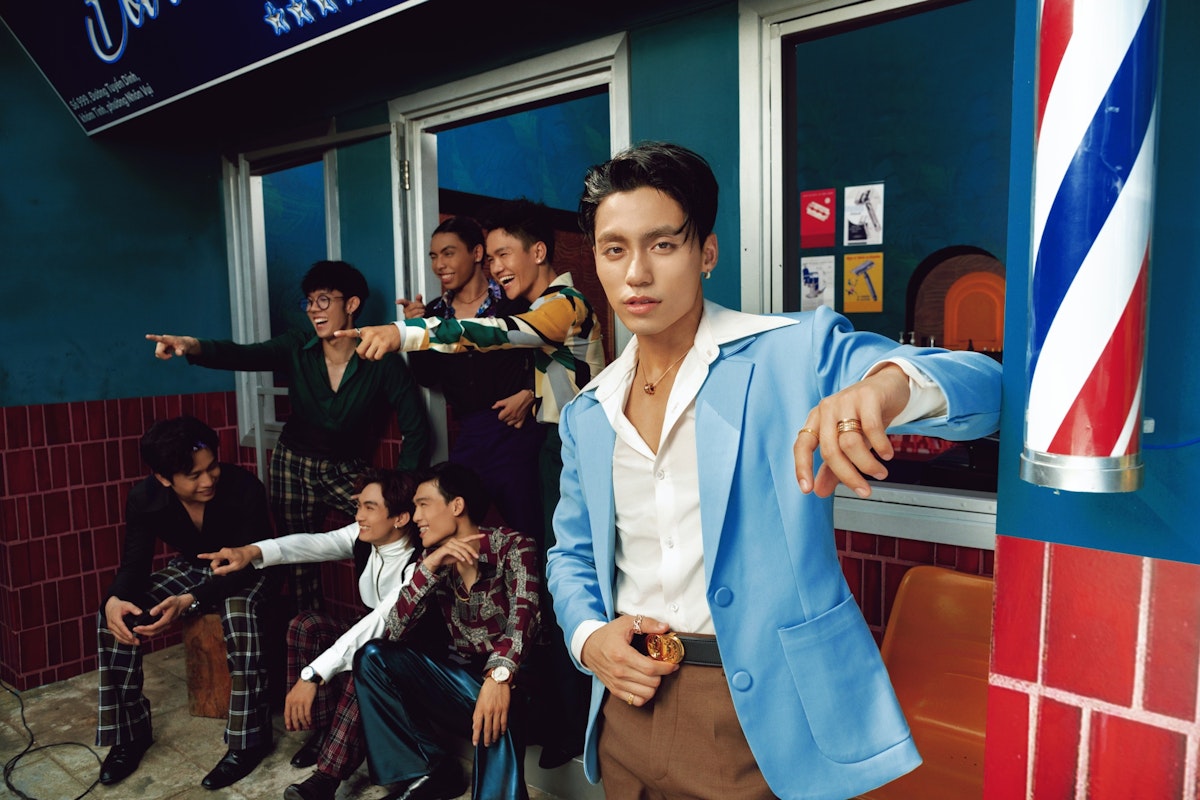 MV "Đi tìm tình yêu": Sự đổi mới của MONO với chất disco tươi vui, trào phúng