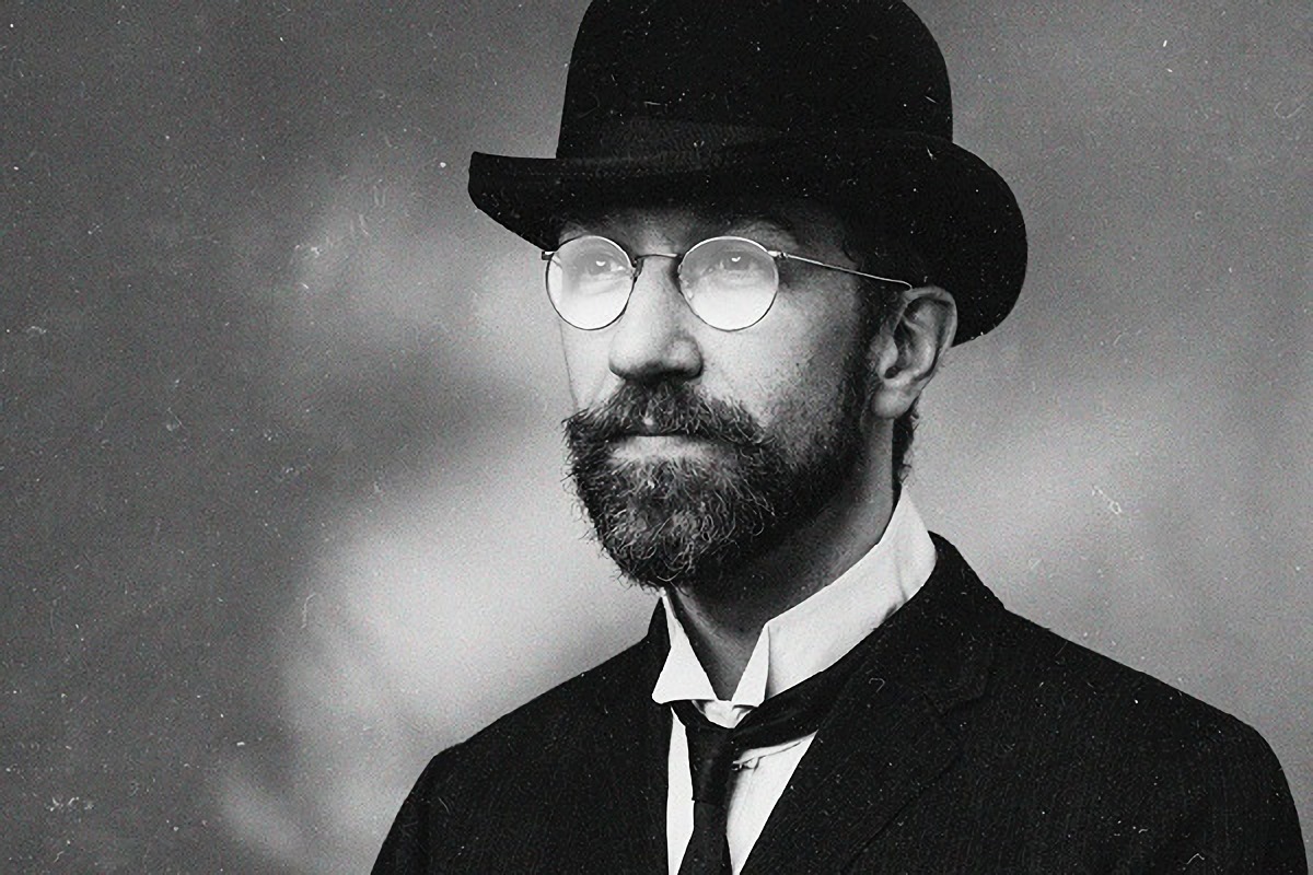 Satie, agacerie en tête de bois