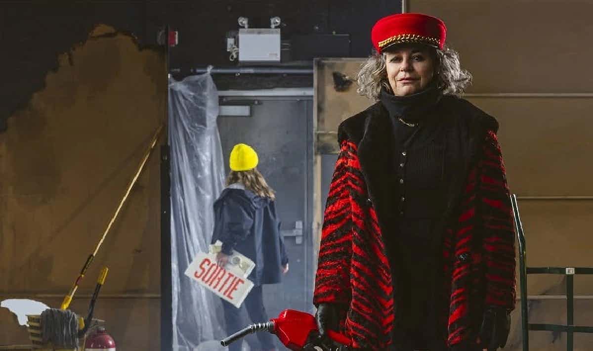 Pompieres600_1.jpg Pompières et pyromanes