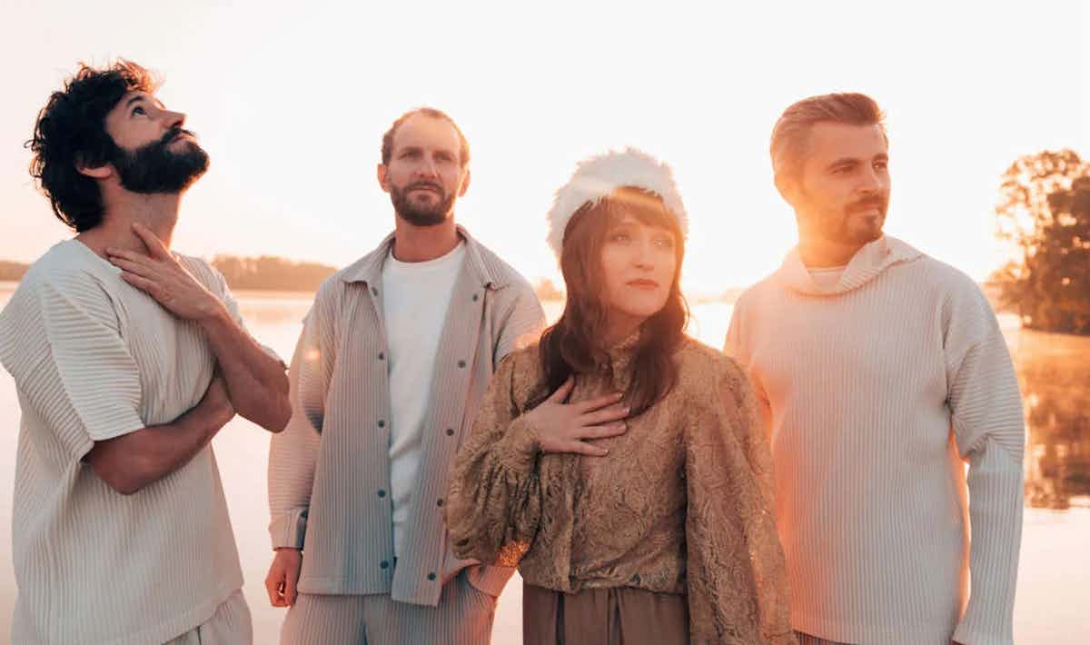 VenusRising.jpg Trio SR9 & Kyrie Kristmanson