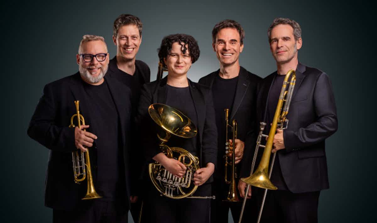 BuzzCuivres.jpg Buzz Cuivres et John Roney