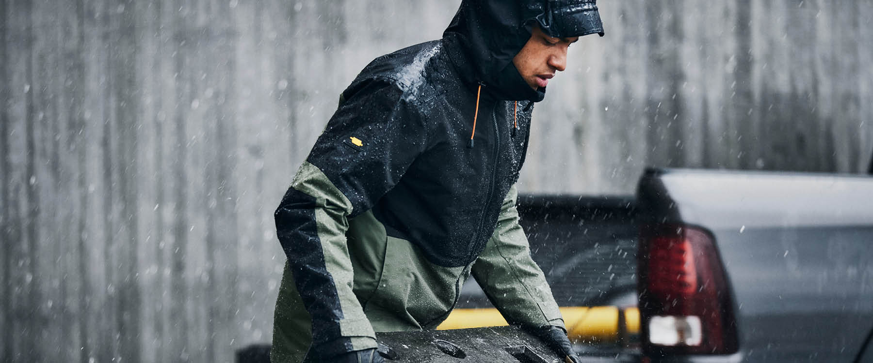 Waterproof shell jackets for tradesmen | Snickers Workwear
