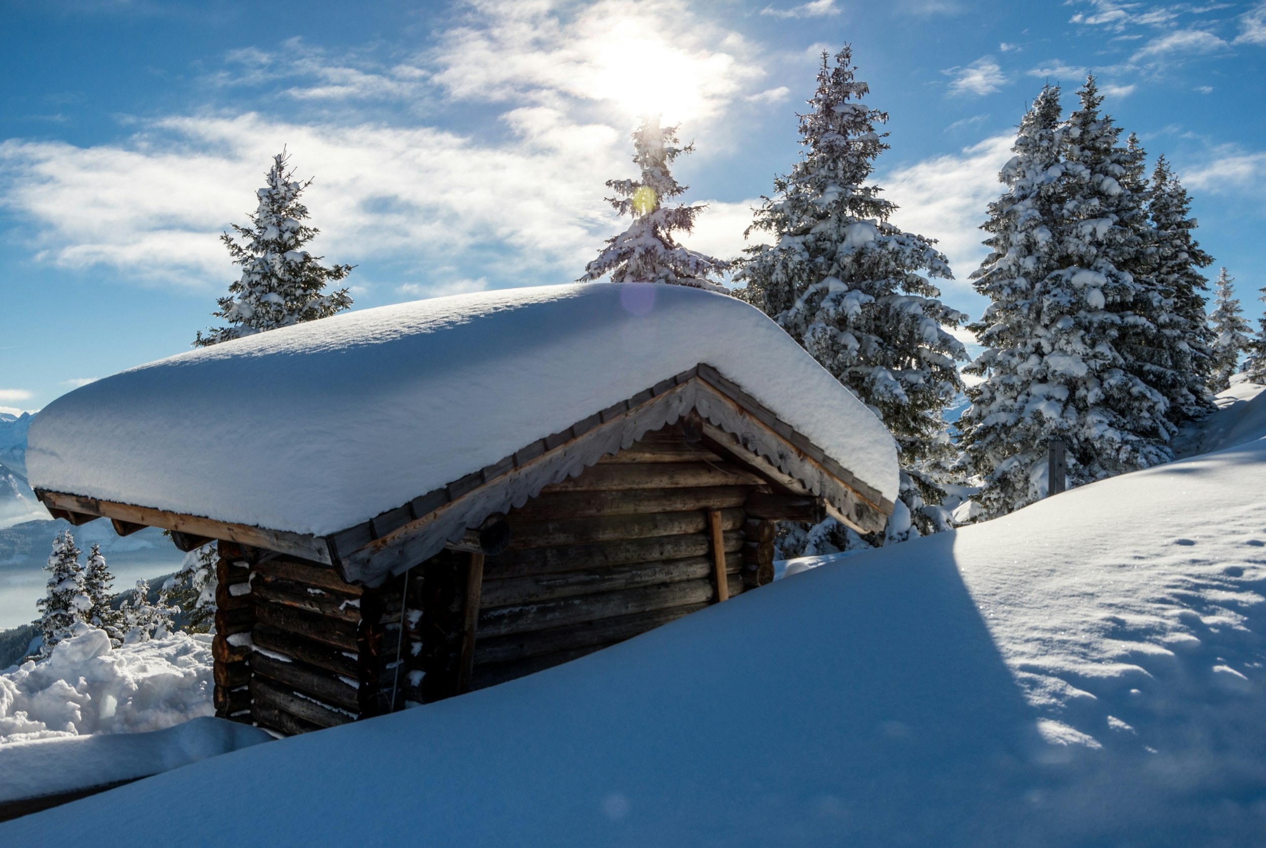 a cabin in the middle of a snowy mountain