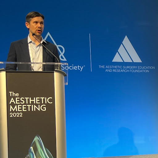 Dr. Lampert speaking at the Aesthetic Meeting