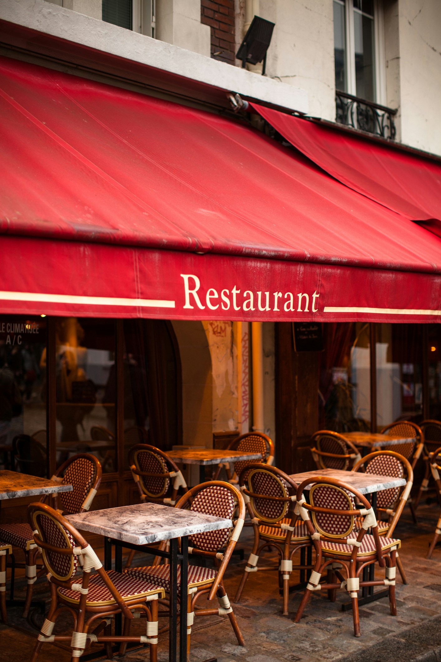 Restaurant in Paris mit Sitzplätzen im Freien