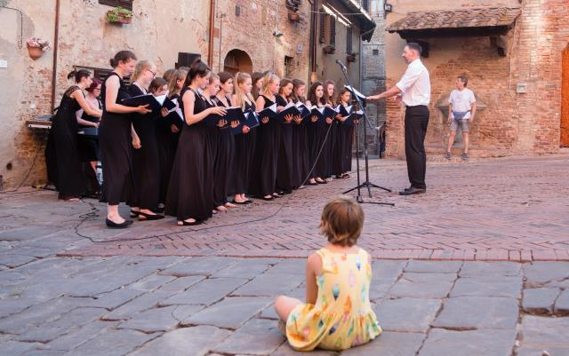 Why Perform Outdoors On Your Next School Music Tour?