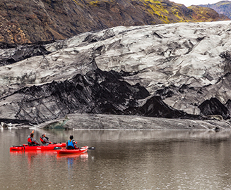 Kayaking on Sólheimajökull glacier lagoon