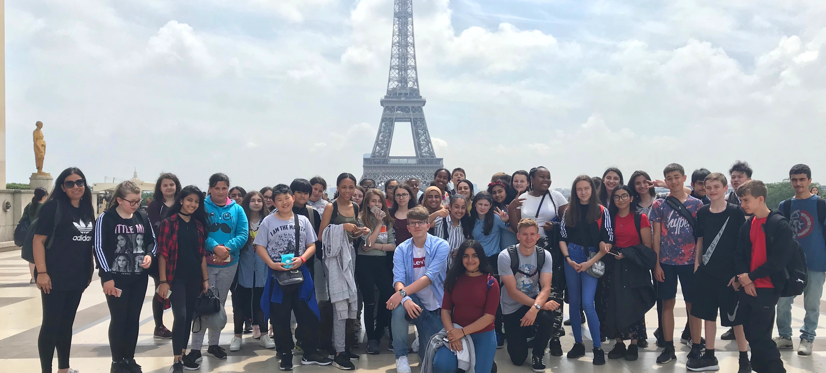 A group of school pupils stood infront of the Eiffel Tower