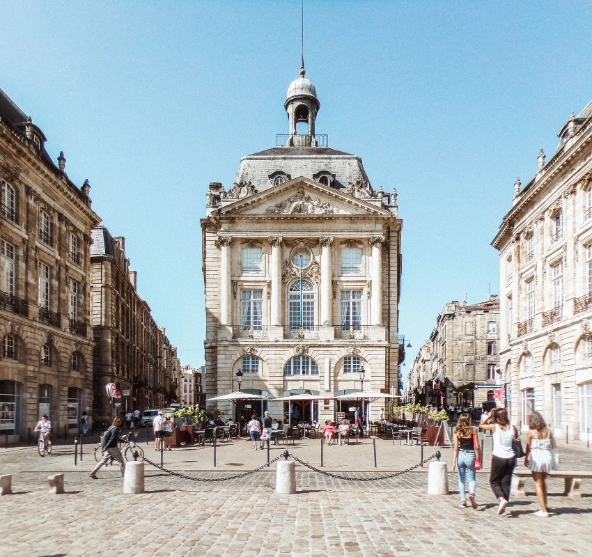 Image of a central square in Bordeaux