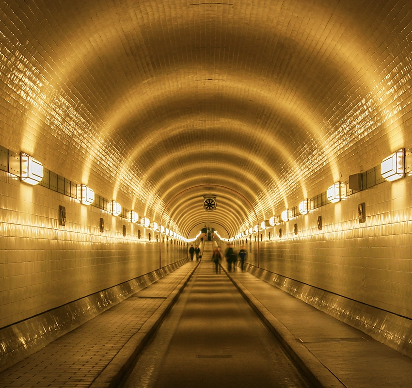 People walking through alter elbtunnel
