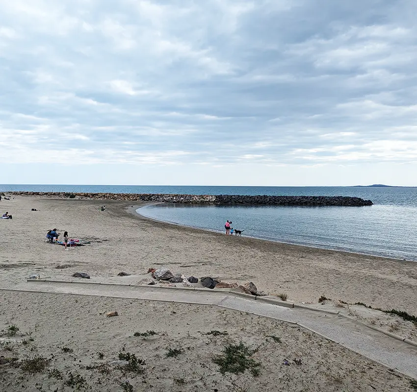 Couple on beach in Sete