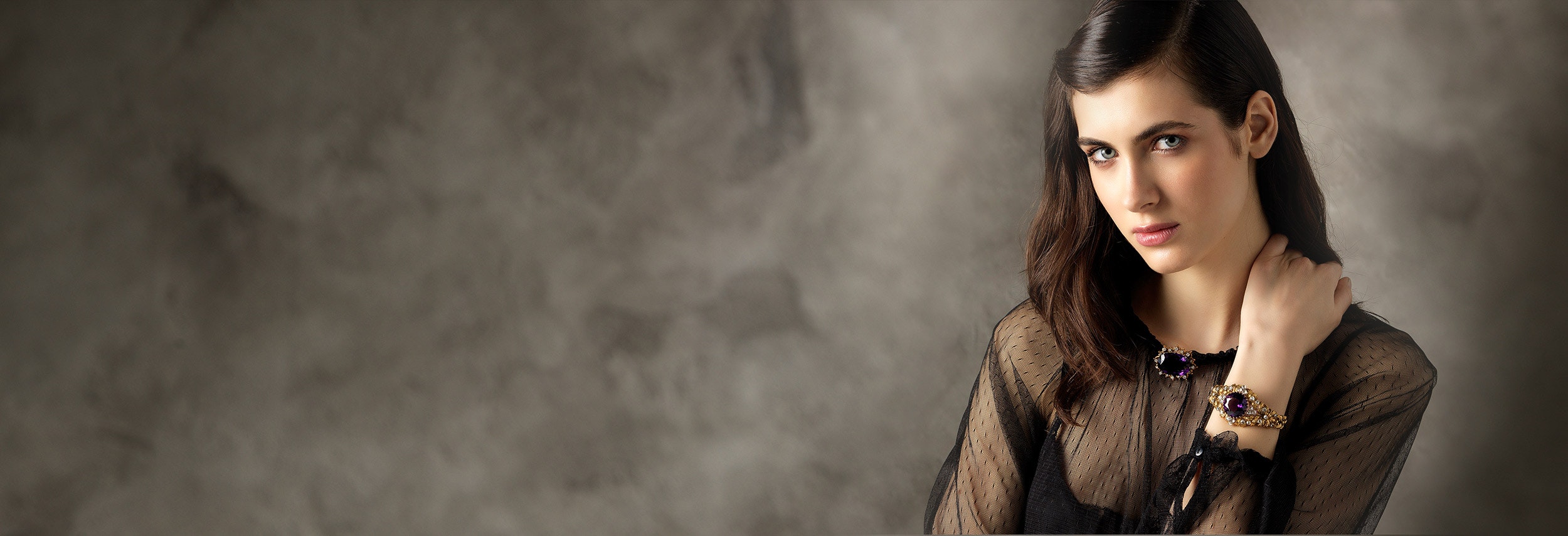 18 kt gold bracelet and brooch with stones model with bracelet and brooch with amethyst