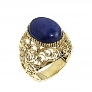Close up on a white background of ring in yellow gold and lapis lazuli