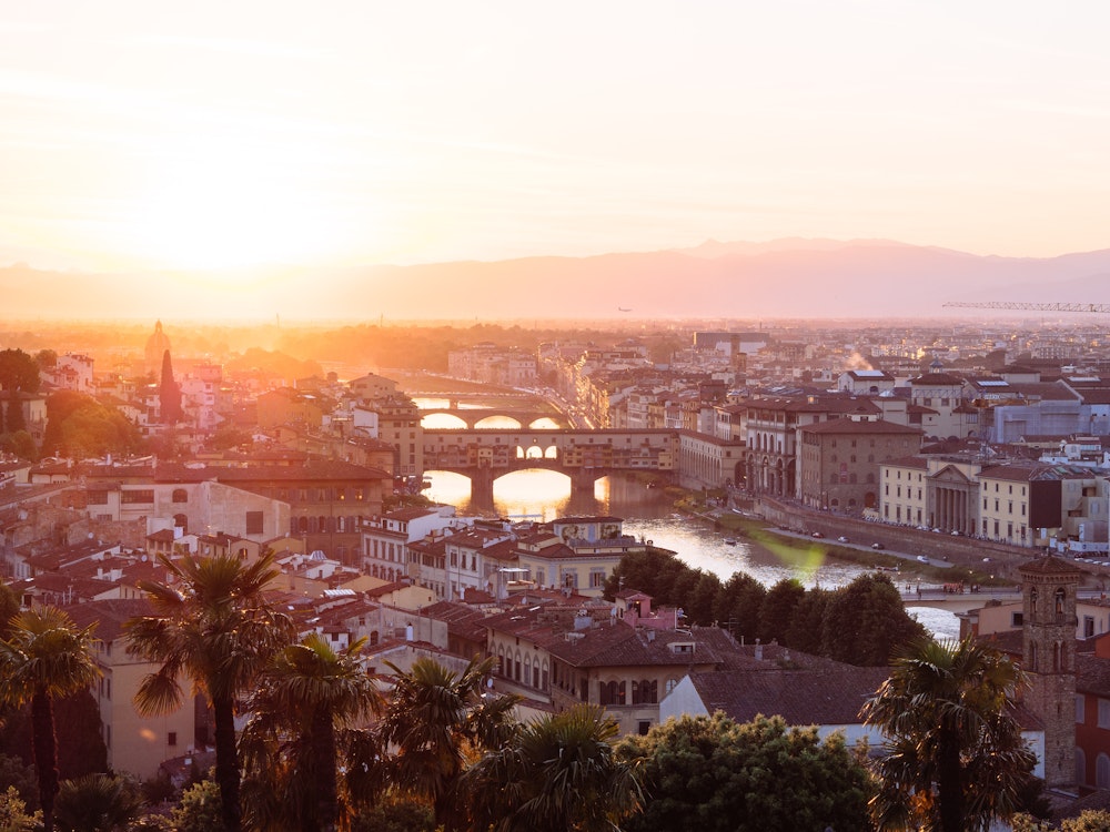 Foto panaromica del centro di Firenze al tramonto dove si trova la gioielleria Biscioni