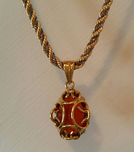 Close-up of a topaz necklace handmade by Biscioni Gioielli
