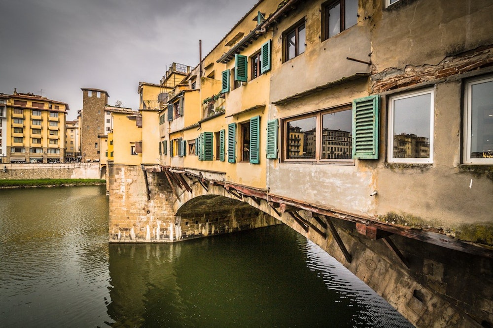 Un logo per l'Associazione Ponte Vecchio, Biscioni Gioielli Vista laterale Ponte Vecchio Firenze