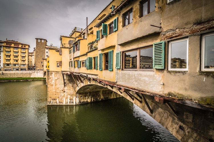 Side view Ponte Vecchio Florence