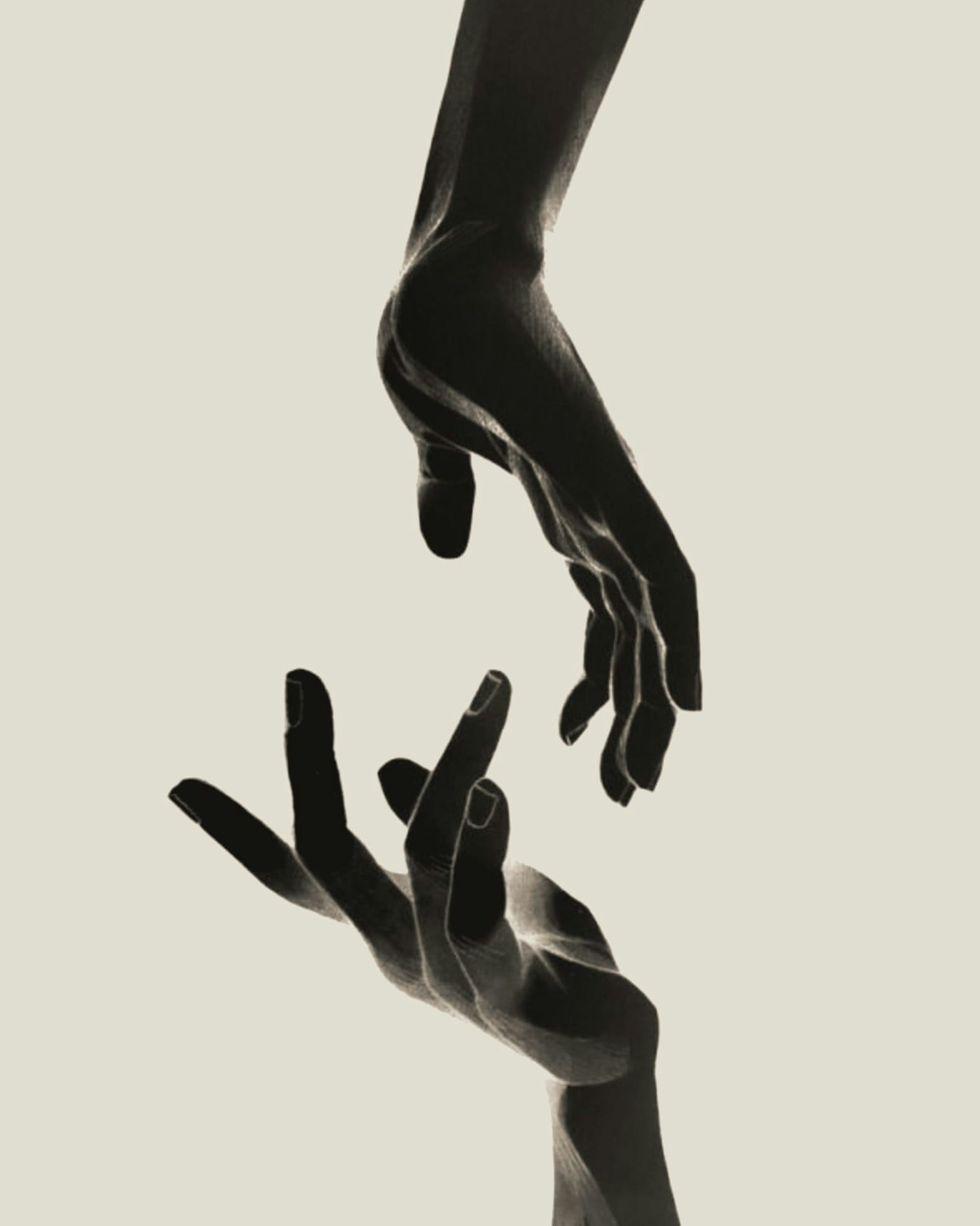 Due mani che si protendono l'una verso l'altra su uno sfondo beige chiaro, con le dita leggermente estese come se stessero per toccarsi. La silhouette crea un contrasto drammatico, enfatizzando il senso di connessione o desiderio.