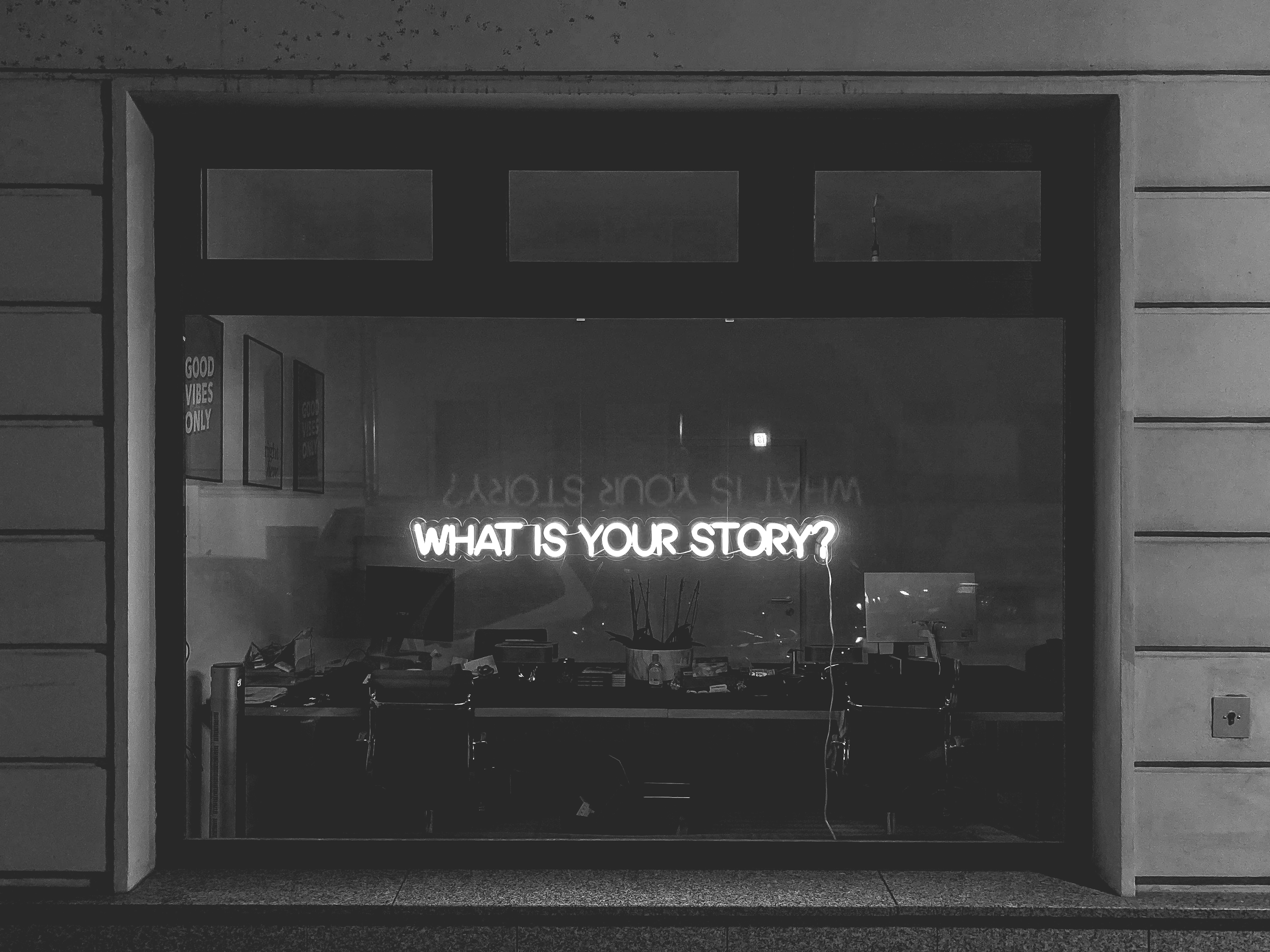 Text im Schaufenster : What is your Story?