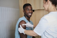 5 snabba med virolog Bo Niklasson om coronavaccinen 5 snabba med virolog Bo Niklasson om coronavaccinen