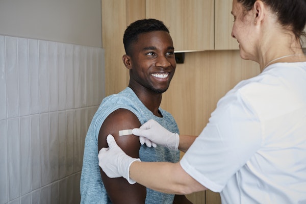 5 snabba med virolog Bo Niklasson om coronavaccinen