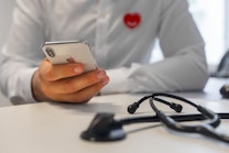 Du får bättre vård när läkare lär av varandra Du får bättre vård när läkare lär av varandra