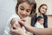 Vaccinera dig i god tid innan fästingsäsongen Vaccinera dig i god tid innan fästingsäsongen