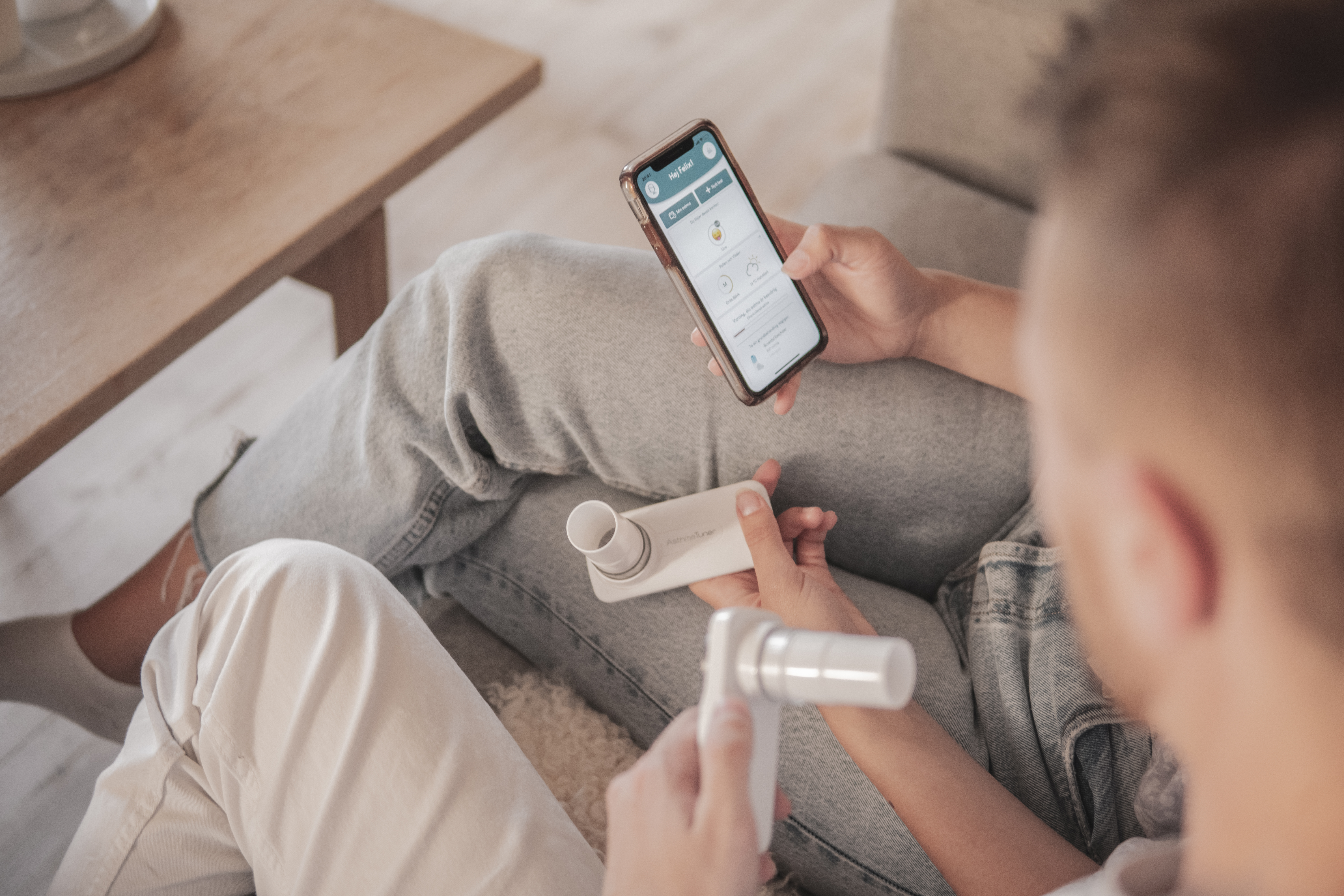 Two People Using Asthma Tuner In Couch