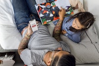 Pappa och dotter söker digital vård Pappa och dotter söker digital vård