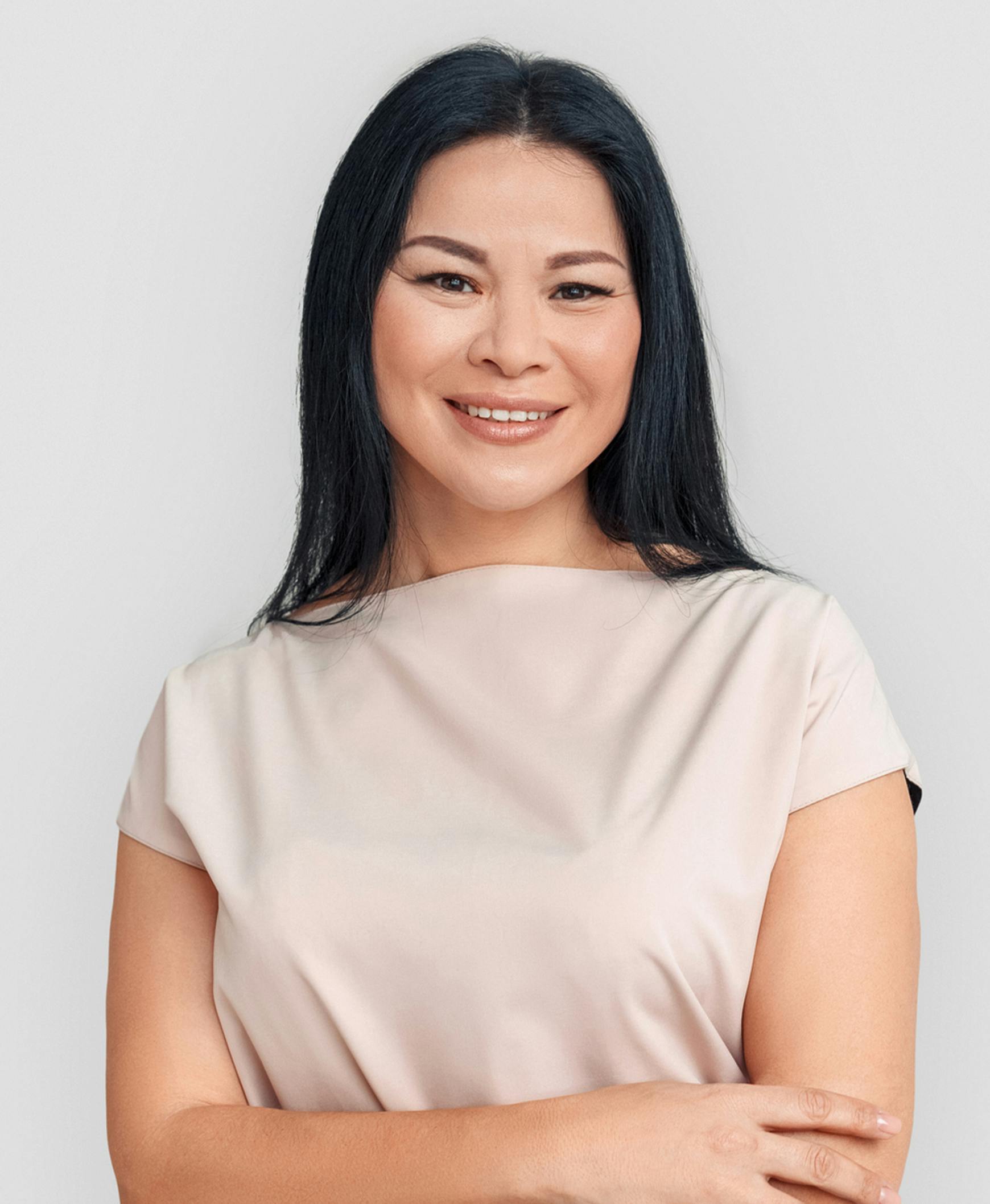 Headshot of a woman highlighting facelift in Upper East Side.