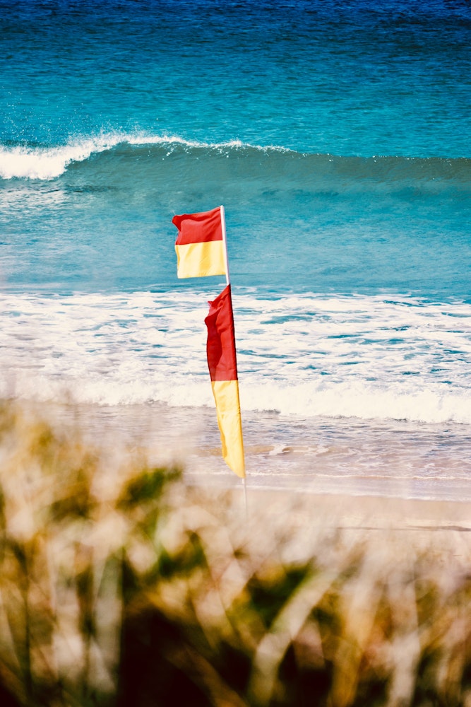 Havhem skyddat boende bild på strand flagga