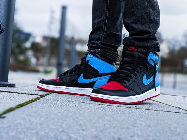 Nike Classic AR1