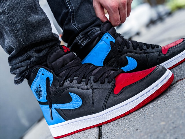 Nike Classic AR4