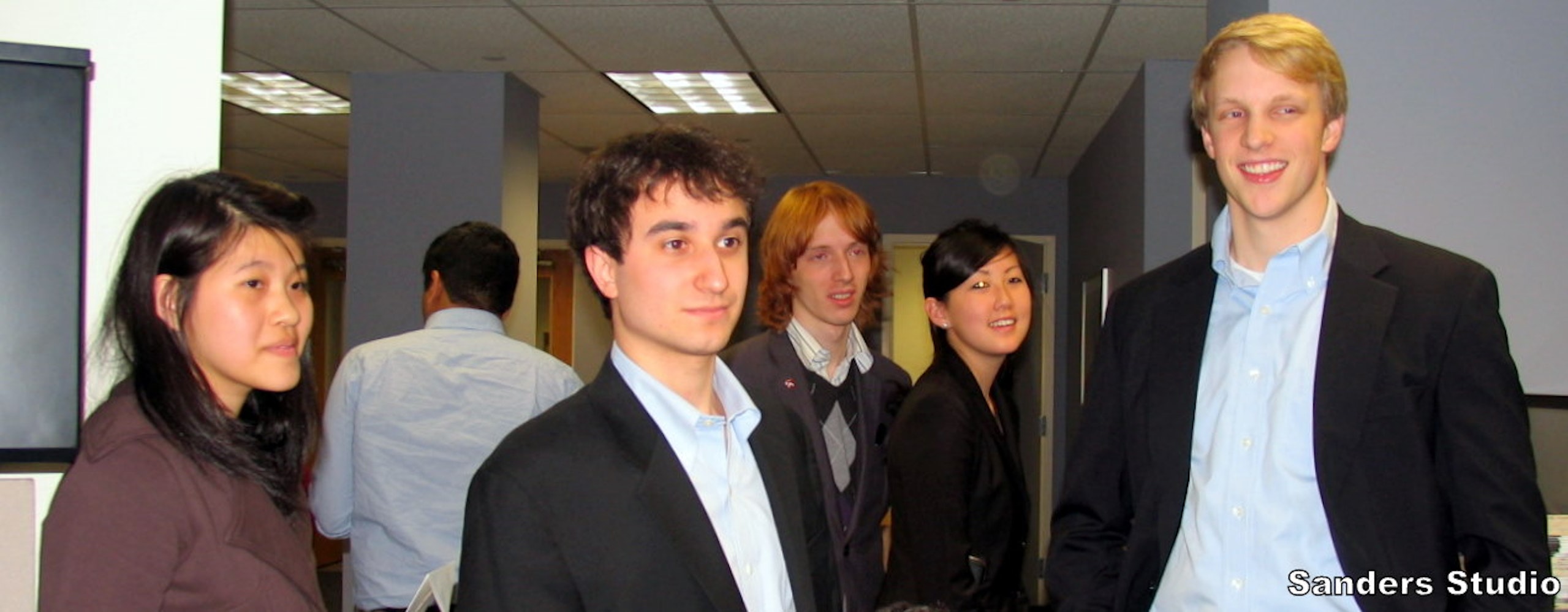 Zprava Jared (CEO), Ginger (Client Servis Co-Director), já, Noam (Strategy Co-Director) a Deb
